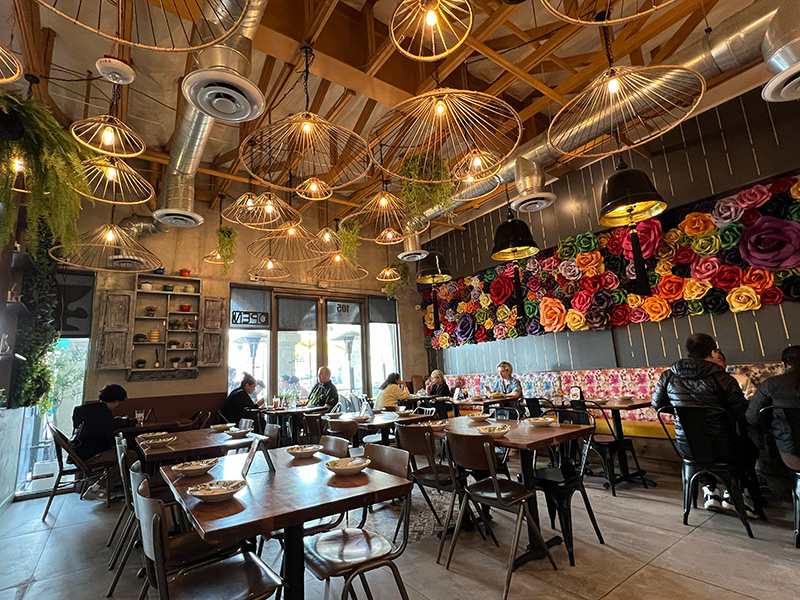 inside weera thai chinatown